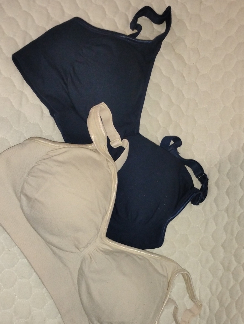 HOFISH White Seamless Bra - Clean Minimal Design